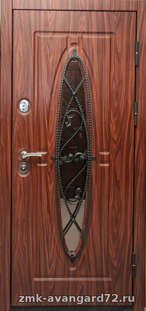 Дверь для коттеджа с остеклением